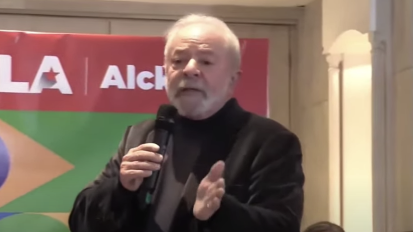 O petista defendeu que a discussão do tema seja feita previamente com toda a sociedade e enfrente divulgação de fake news