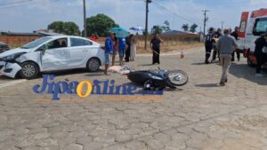 Motociclista fica ferida após colisão entre Biz e HB20 no bairro Nova Brasília, em Ji-Paraná.