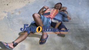 Homem com tornozeleira é encontrado desacordado com criança de 2 anos em via pública em Ji-Paraná.